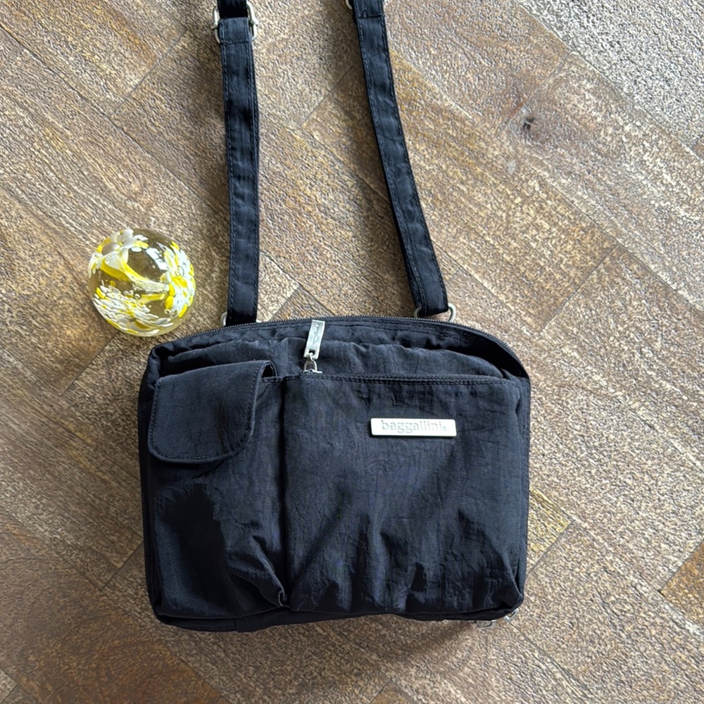 Baggallini Black Messenger Bag with Utilitarian Design